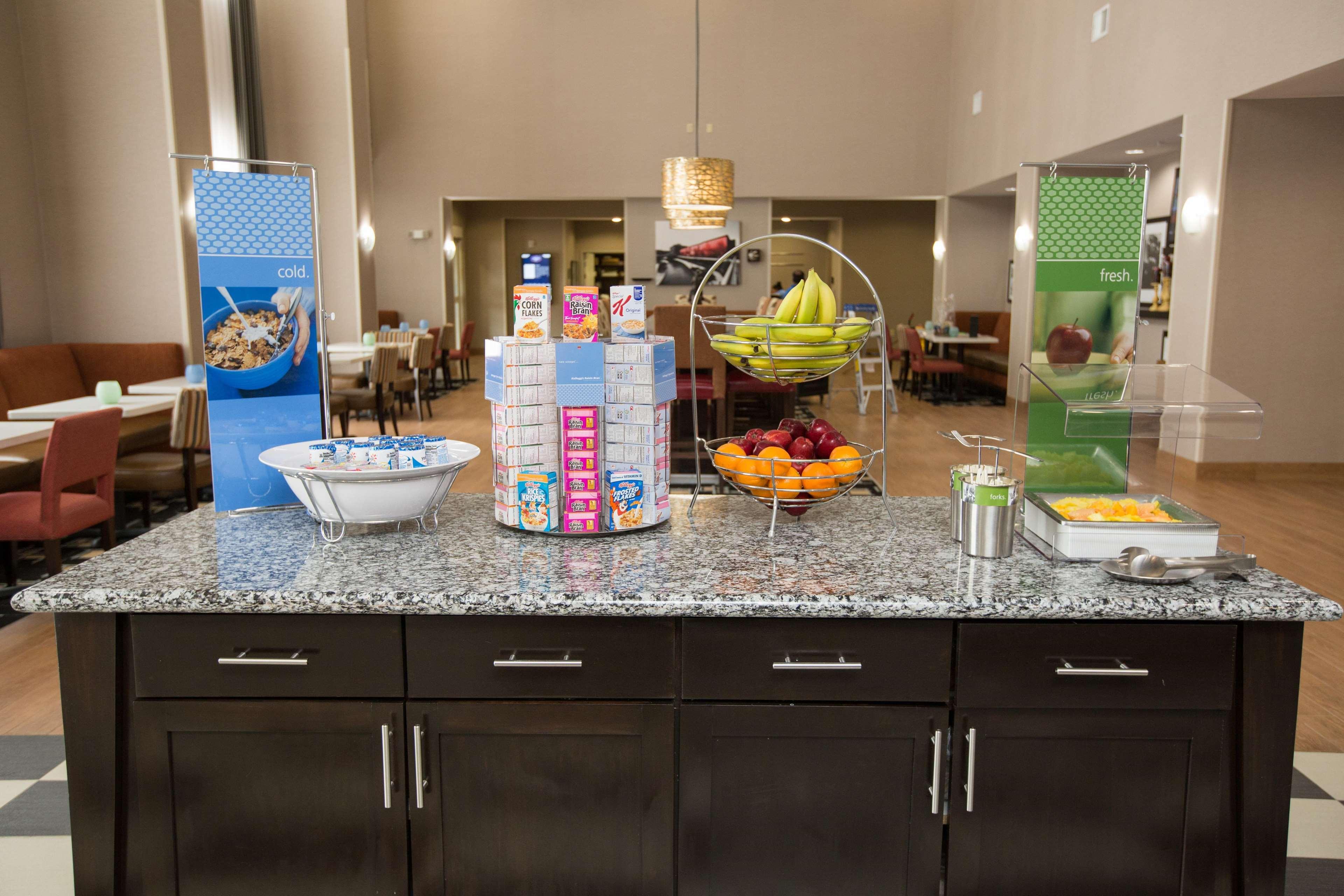 Hampton Inn & Suites Oklahoma City Airport Esterno foto