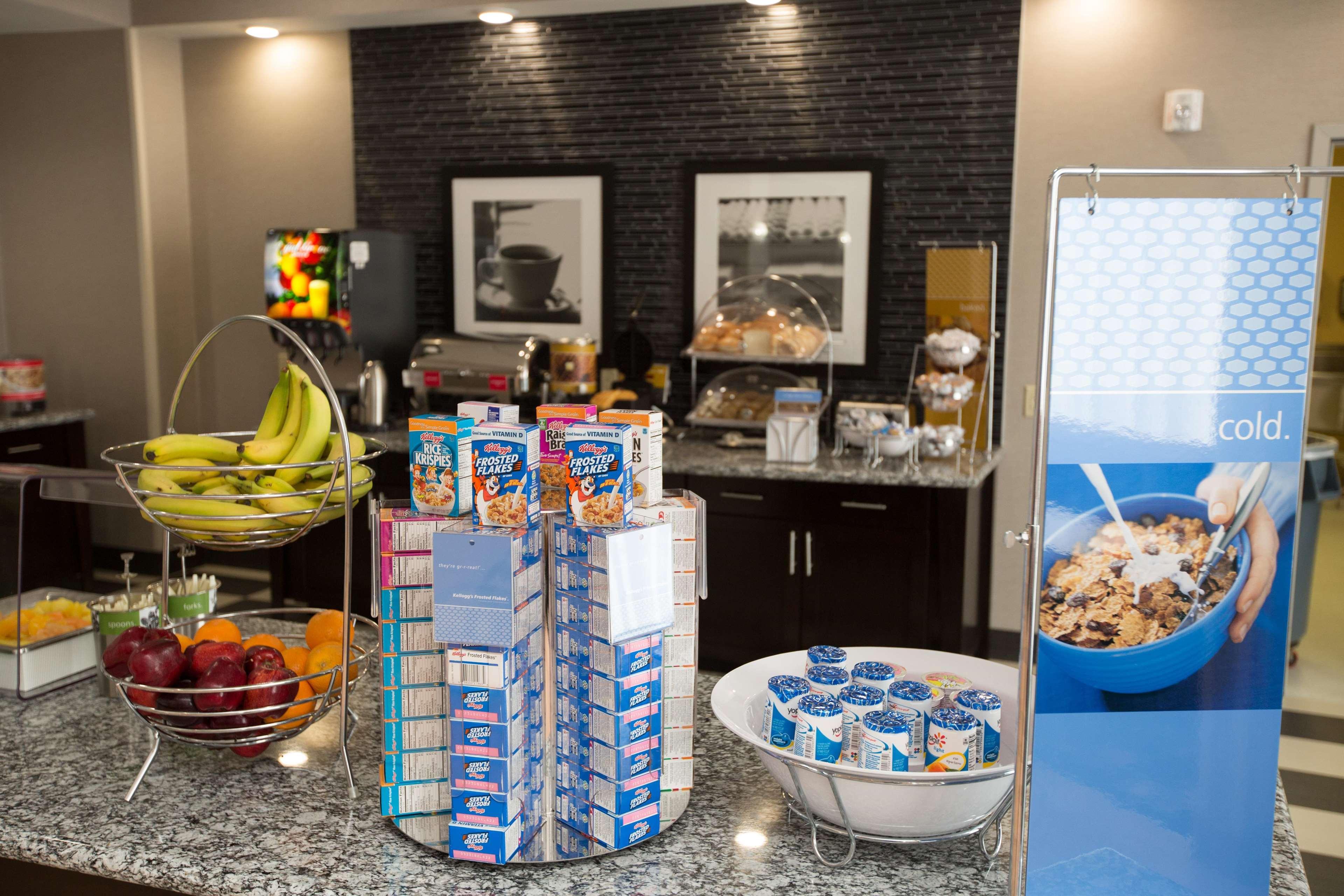 Hampton Inn & Suites Oklahoma City Airport Esterno foto